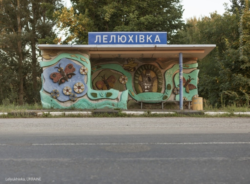 Paradas de autobús soviéticas tan diferentes en fotografías de Christopher Herwig