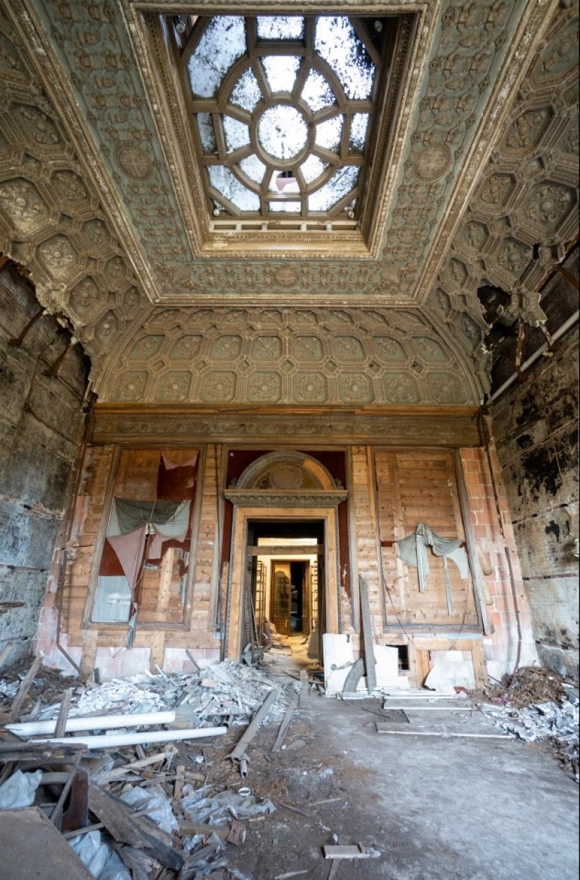 Paradise Lost: what is in an abandoned mansion worth 224 million dollars