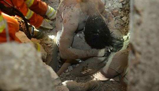 Parents sacrificed their lives by covering their daughter during the collapse of the house