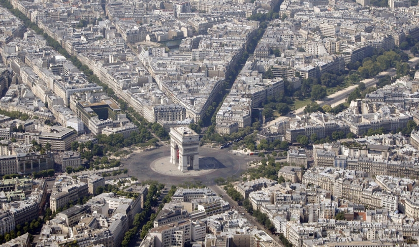 Paris from a bird&#39;s eye view