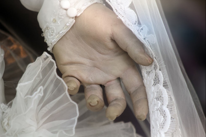 Pasqualita — Dead Bride's wedding dresses store