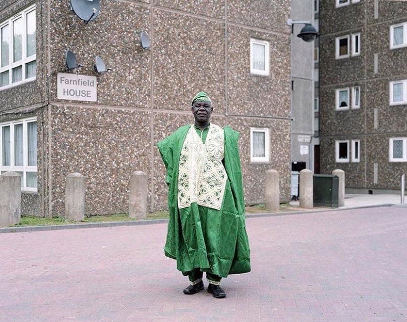 Pequeños mundos de Londres: emigrantes en trajes típicos
