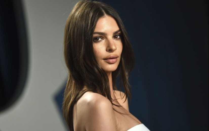Personnel and career of model Emily Ratajkowski, who complained that she was losing contracts due to excessively lush volumes