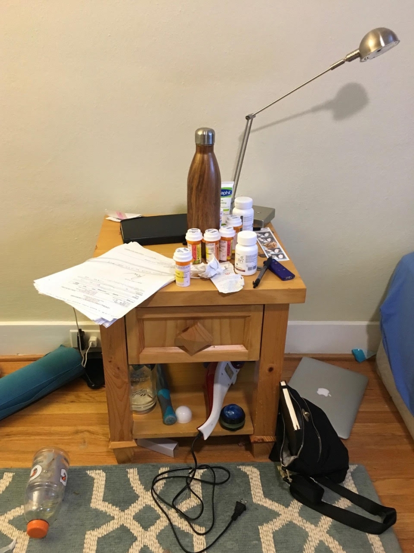 Photo project: what the bedside tables of chronic patients tell about