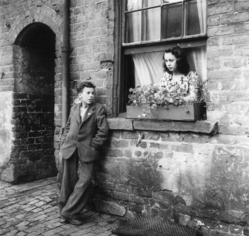 Photographer Bert Hardy