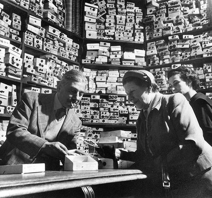 Photographer Bert Hardy