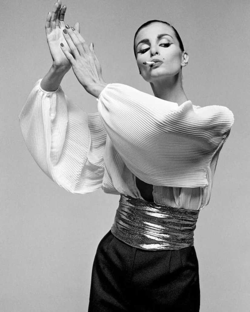 Photos of Gian Paolo Barbieri, who became famous all over the world, shooting female beauty
