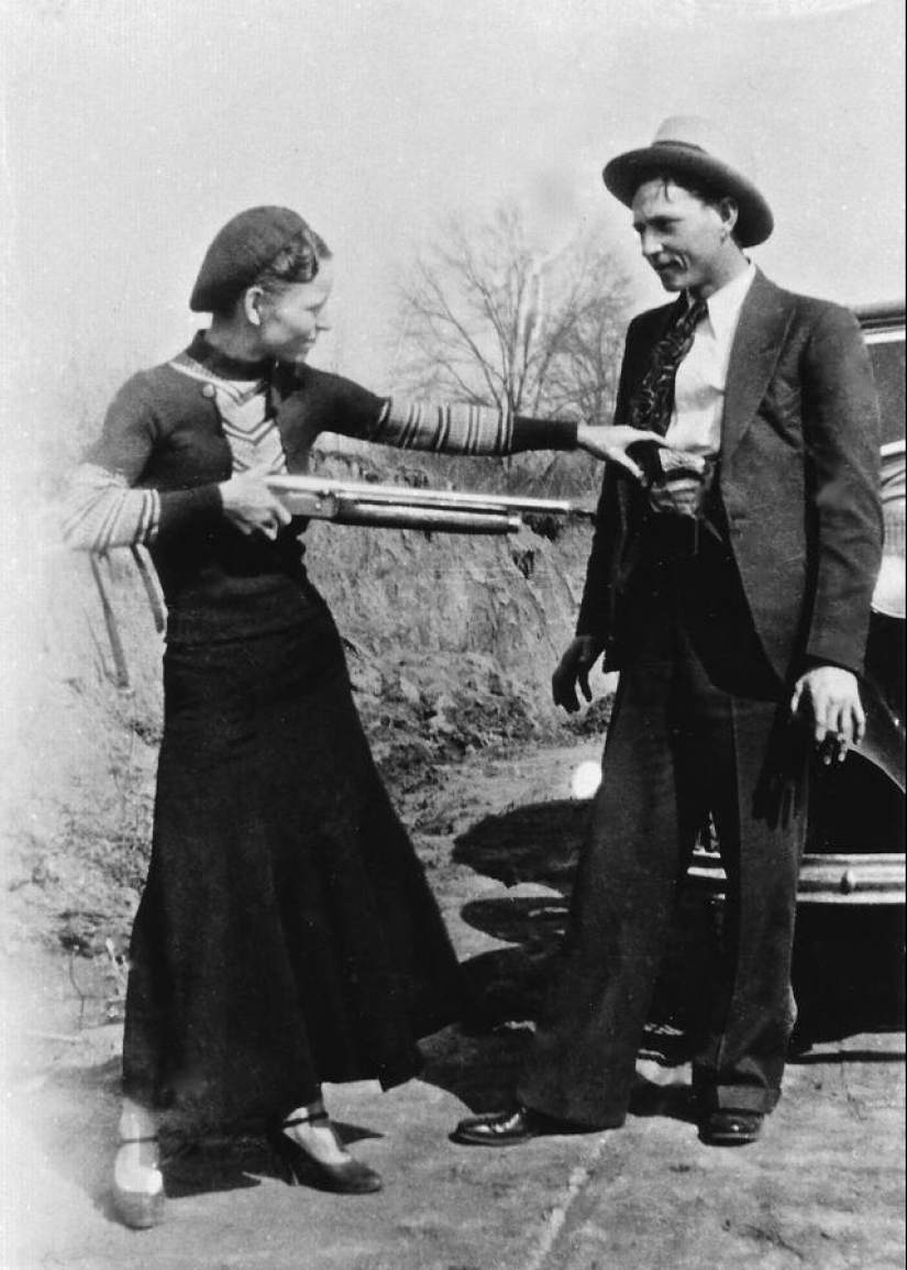 Photos of the real Bonnie and Clyde, taken in 1933