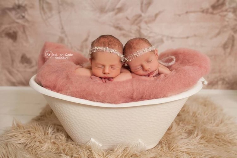 Photos of two pairs of twins prove the indestructible power of love between them