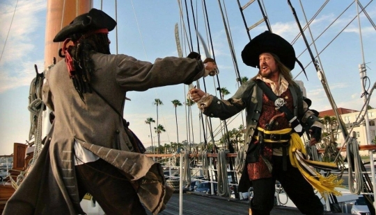 Pirate life (this is one of the most interesting activities in history)