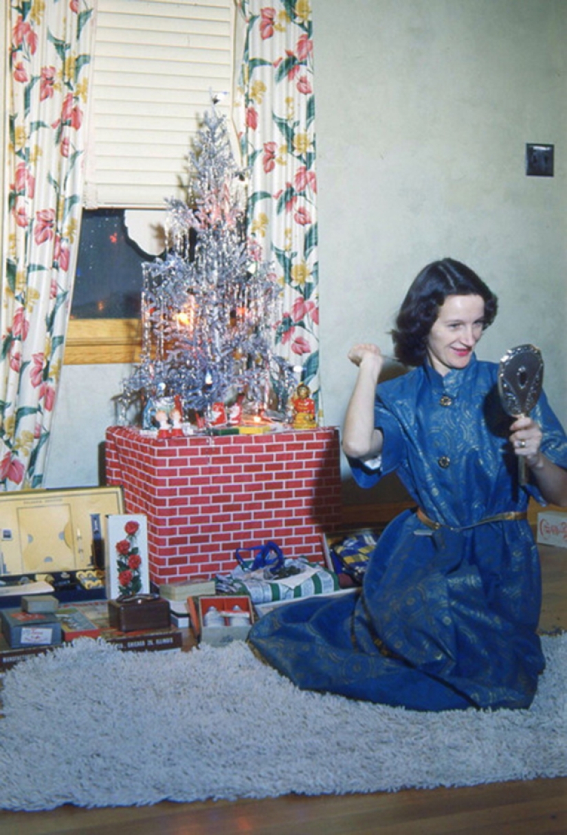 Playful photos under the Christmas tree from old albums