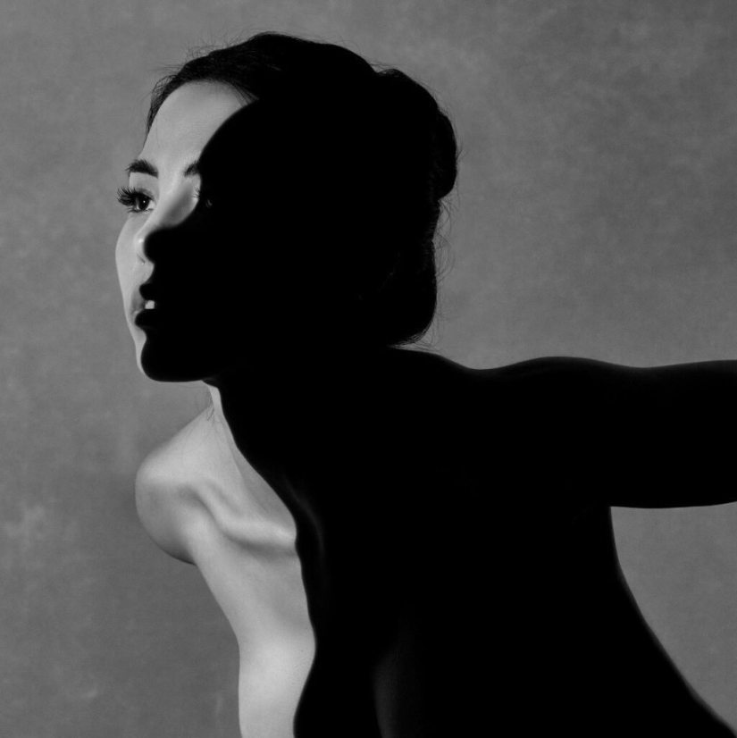 Plays of light and shadow in the works of the master of female erotic portraiture Nicholas Freeman