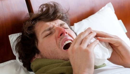 Por qué la gente no estornuda mientras duerme