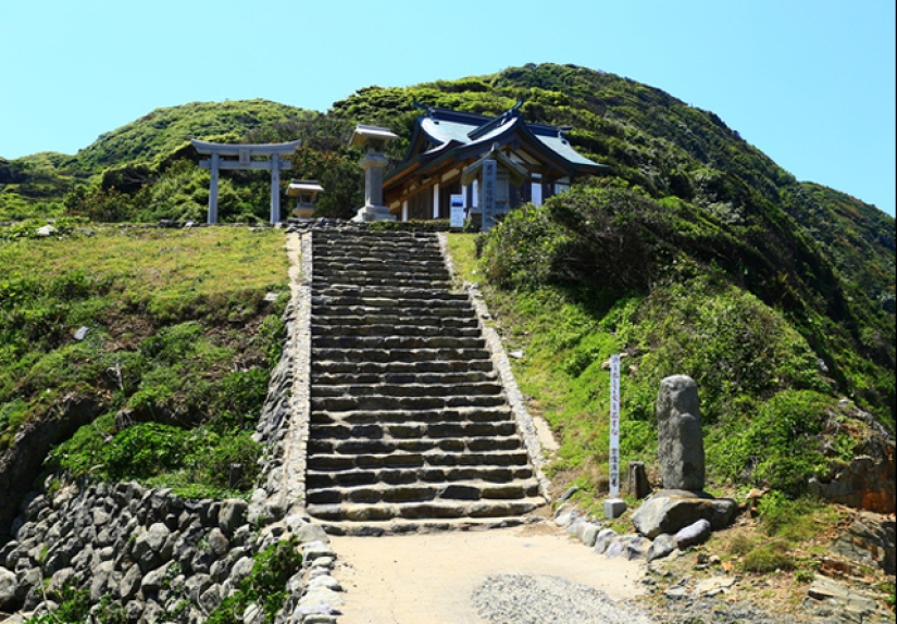 Por qué la isla japonesa de Okinoshima ha estado cerrada a las mujeres durante siglos