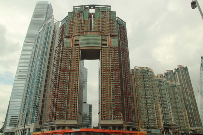 Por qué se están construyendo rascacielos "con goteras" en Hong Kong