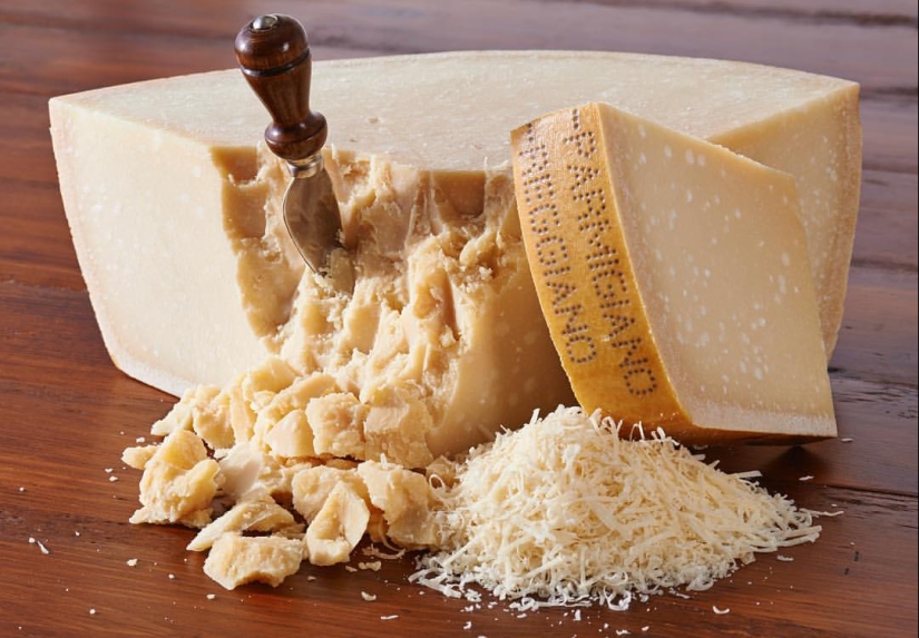 Protecting parmesan from counterfeiting: edible microchips