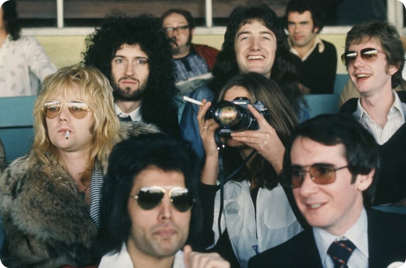 Queen guitarist Brian May posted unknown photos of Freddie Mercury and the band