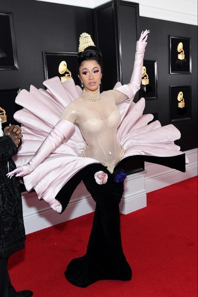 Red Carpet Madness: Weird Dresses Celebrities Wear for Glory and Outrageousness.