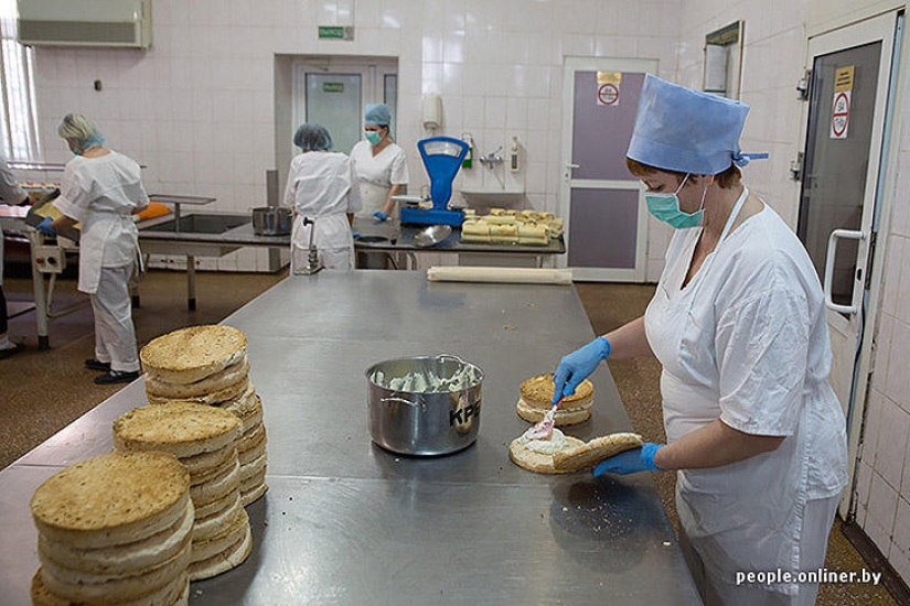 Reportaje fotográfico &quot;fabuloso&quot;: cómo se hacen tus pasteles soviéticos favoritos