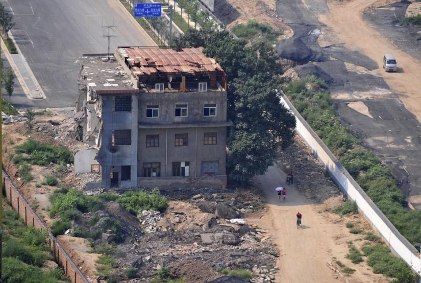 Residentes obstinados de un edificio de tres pisos.