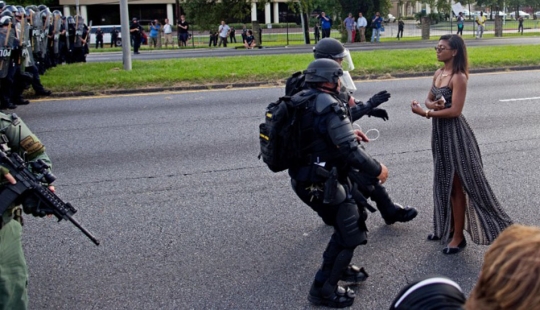 Resistencia Noviolenta: Una foto de Baton Rouge de la que todo Internet está hablando ahora