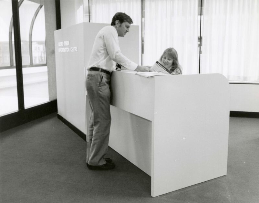 Retro photos of interiors and appliances in offices of the 70s and 80s