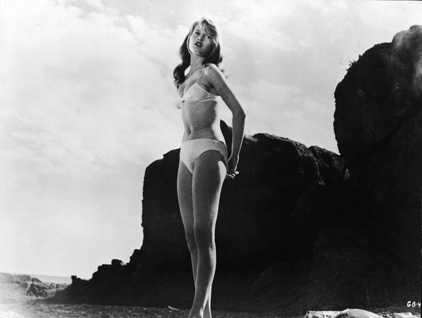 Retroshik: 20 legendary swimsuits from the movies