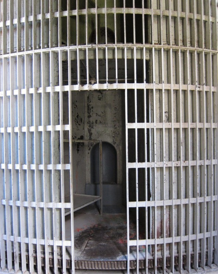 Revolving prisons are a hellish invention of the 19th century that has survived to the present day