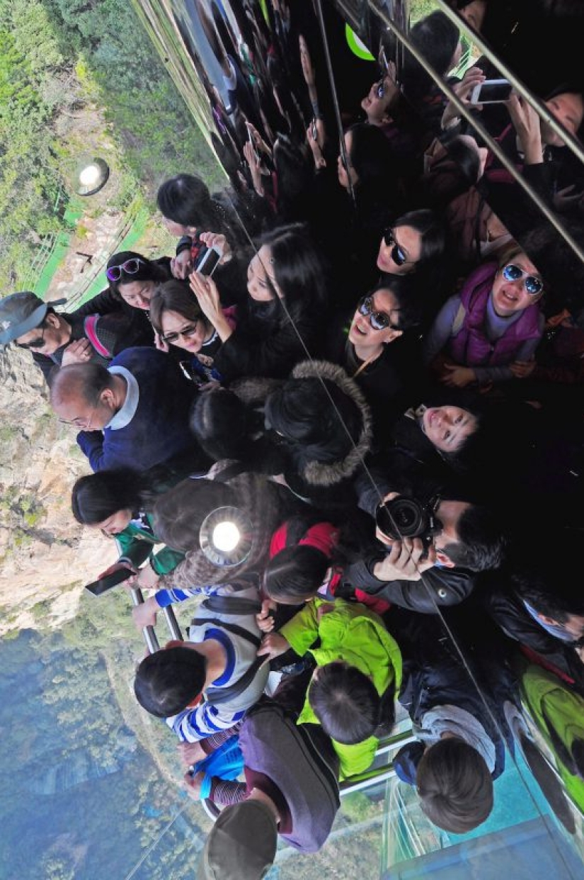 Road to the sky: the world's highest outdoor Elevator takes passengers at 326 meters above the ground