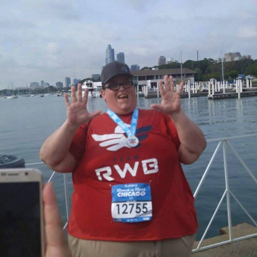 Running without stopping: a guy weighing 250 kg inspires people with his example