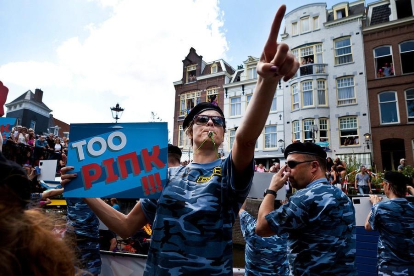 &quot;Russian OMON&quot; participó en el desfile gay en Amsterdam