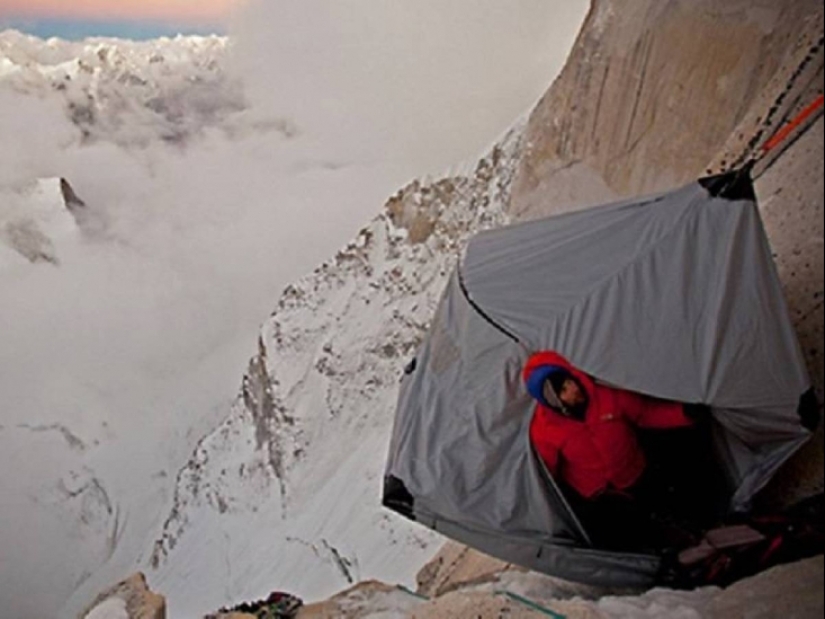 Sí, para durar la noche: cómo duermen los escaladores en las montañas