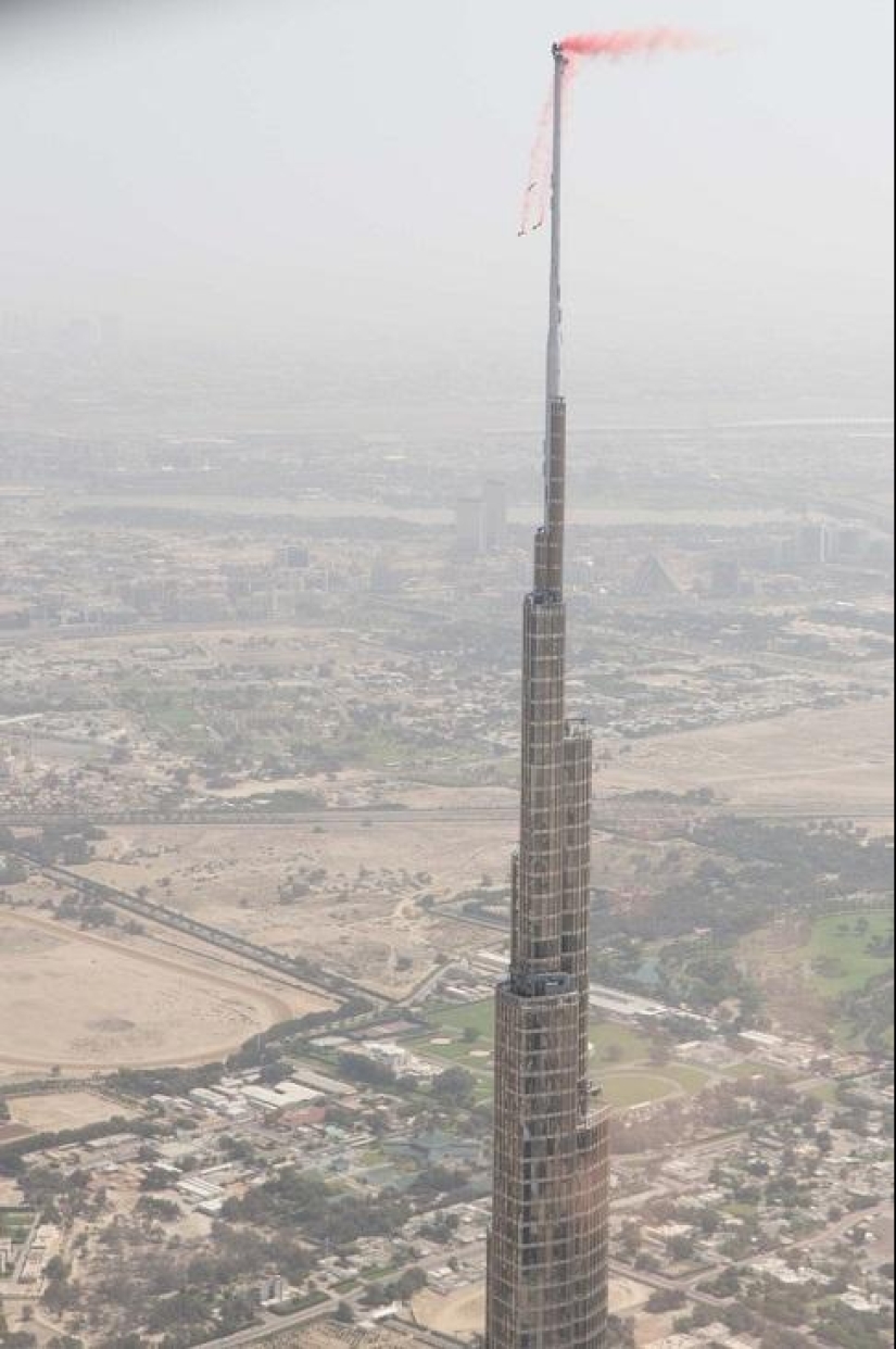 Salta desde el edificio más alto del mundo