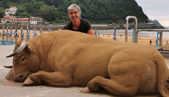 Sculptor Andoni Bastarrica and his amazing but short-lived sand creations