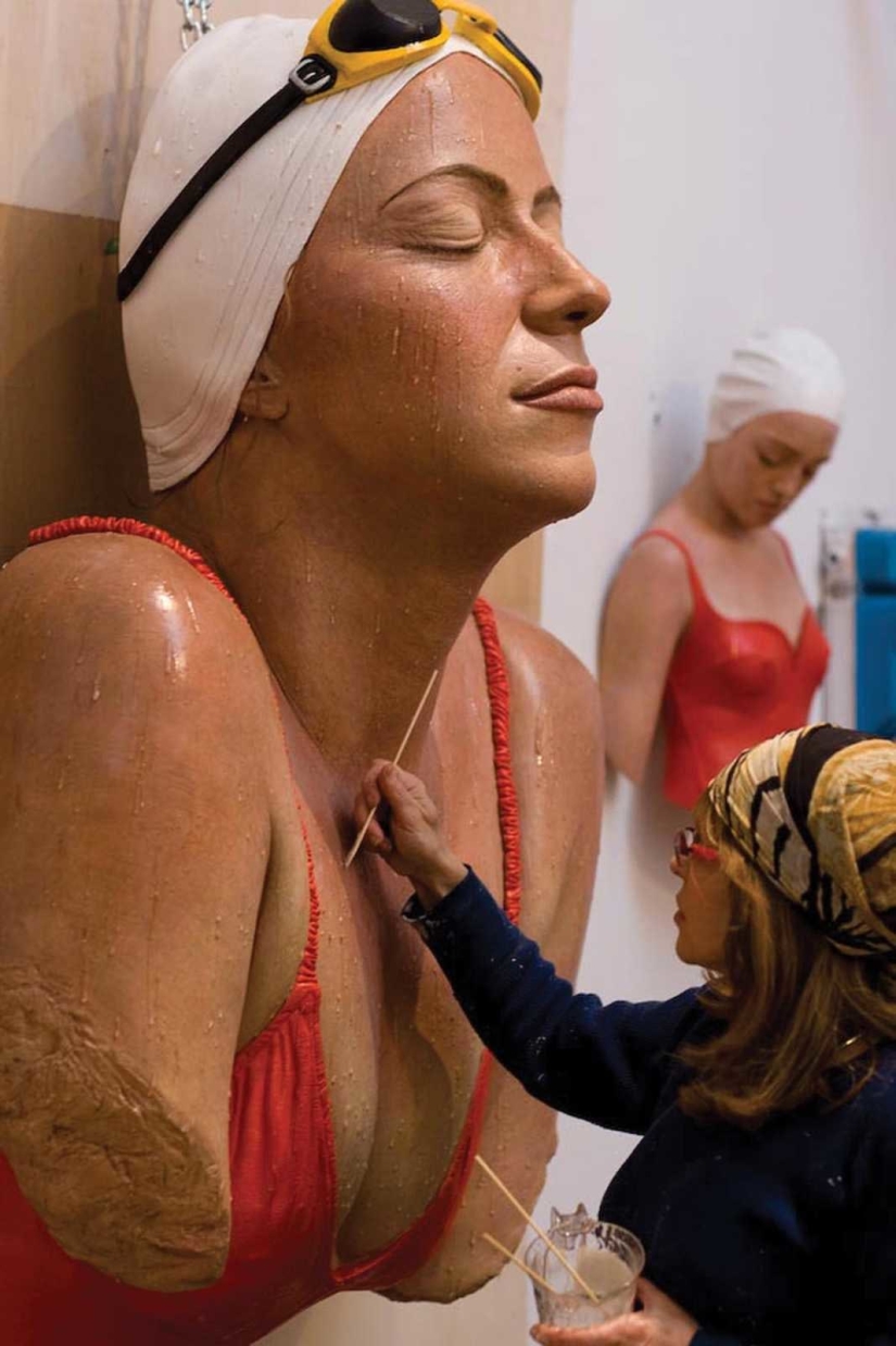 Sculptor Carol Feuerman and her "wet" hyperrealism