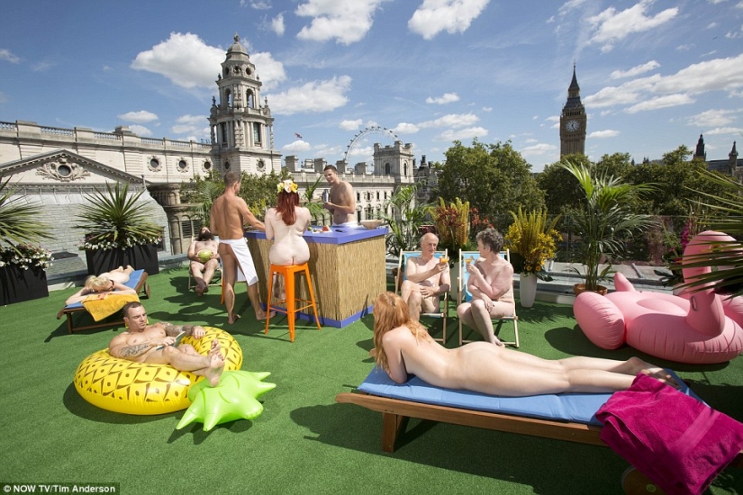 Se abre una terraza nudista en Londres, donde los visitantes pueden disfrutar de vistas increíbles
