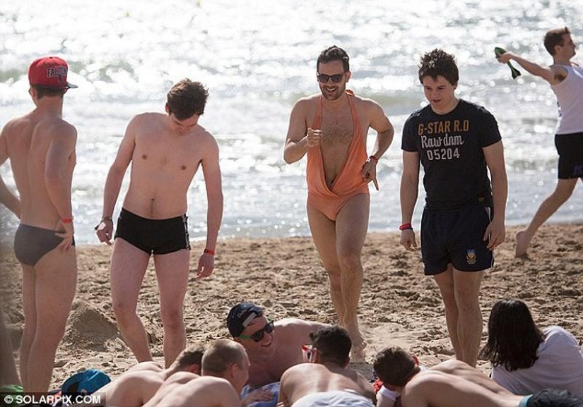 Sea, sun and… too much sangria! British students relax at Saloufest