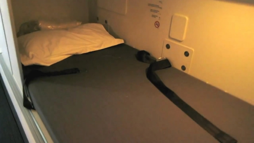 Secret bedrooms of flight attendants on long-distance flights