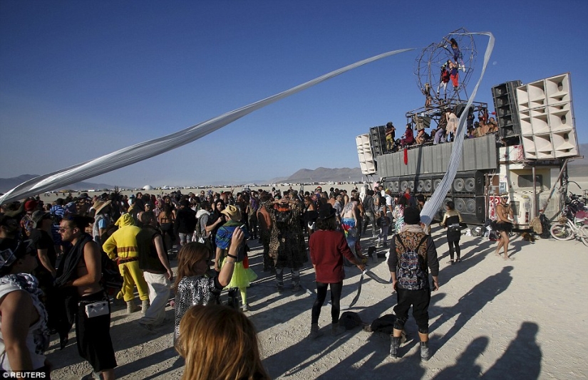 See the scale - Burning Man festival from a bird&#39;s eye view and more