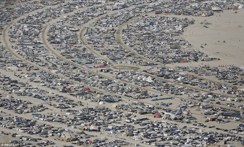 See the scale - Burning Man festival from a bird&#39;s eye view and more