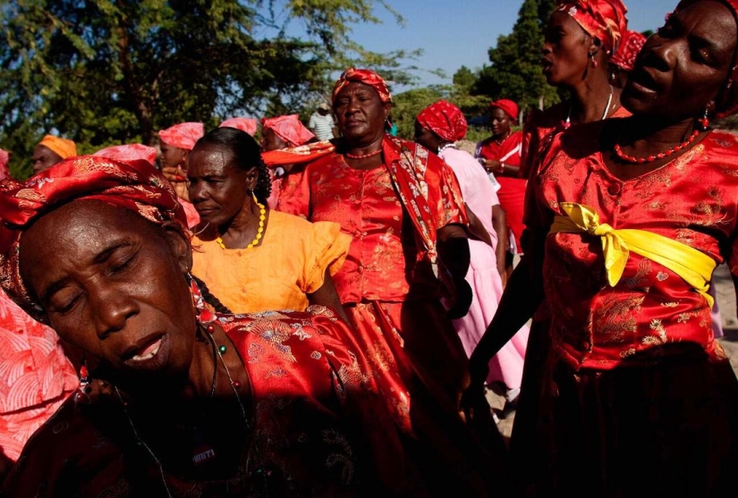 Servants of Spirits: Photographer Explored Voodoo in Haiti for 20 Years