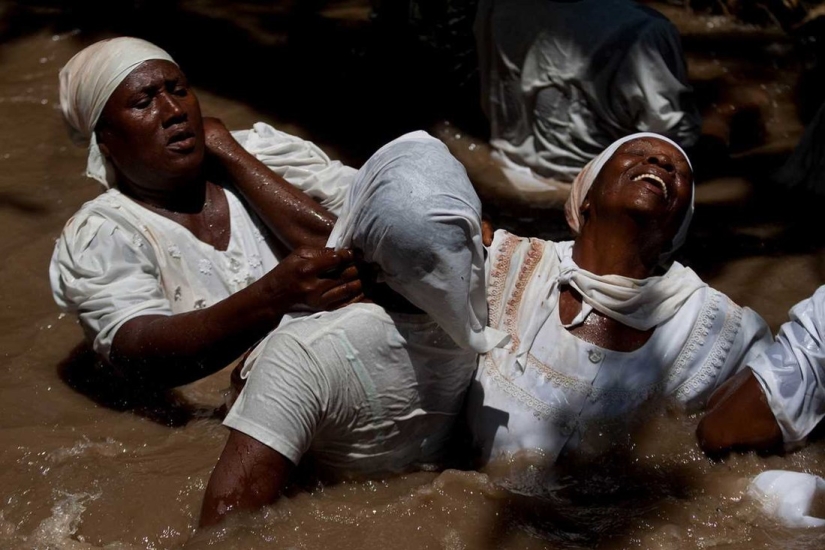 Servants of Spirits: Photographer Explored Voodoo in Haiti for 20 Years