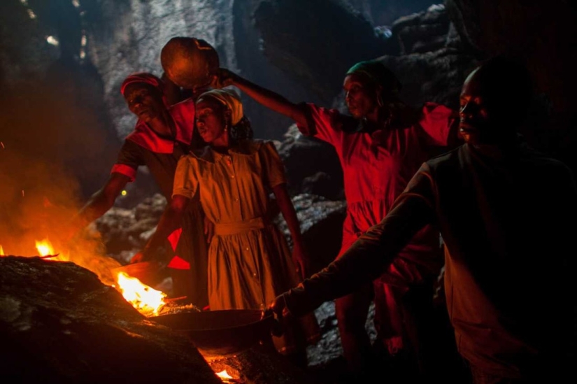 Servants of Spirits: Photographer Explored Voodoo in Haiti for 20 Years