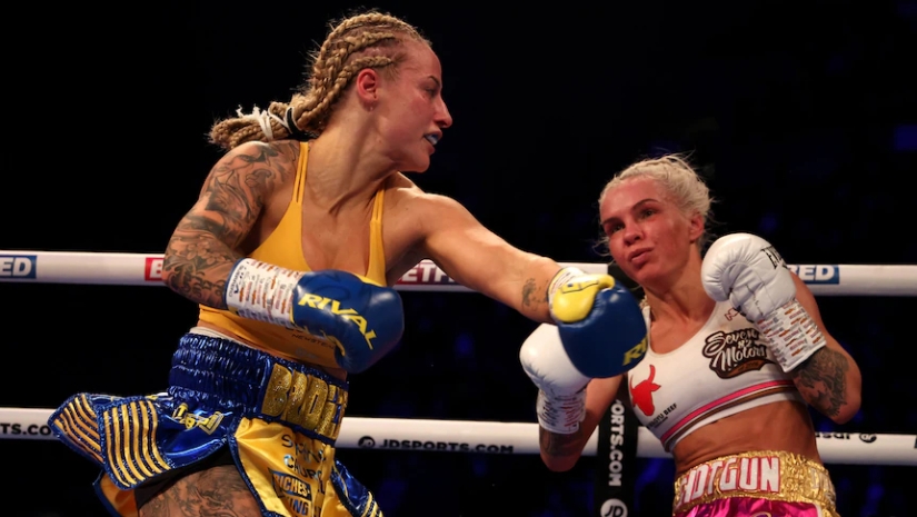 Sexy Ebany Bridges is the first in the ring and on OnlyFans - Pictolic