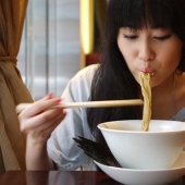 Show your benefits: Chinese restaurant offers discounts depending on breast size