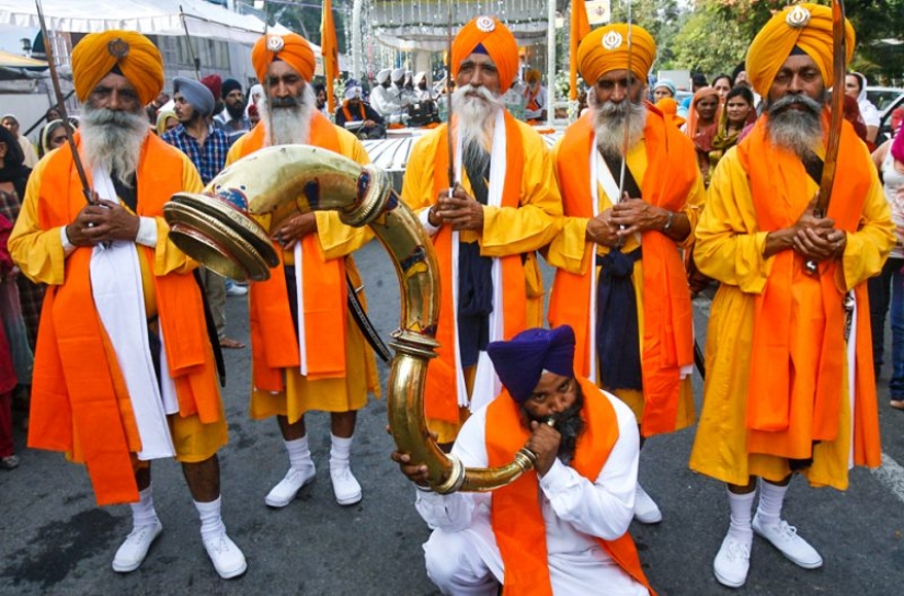 Sikhs-gente de paz, viviendo por el bien de la guerra