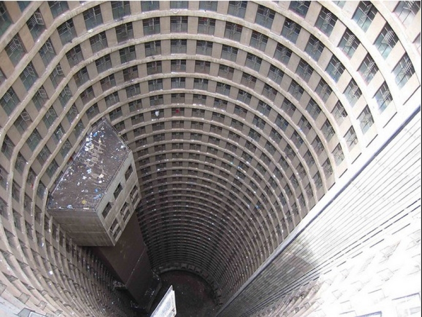 Skyscraper-well Ponte City Apartments: the highest and most problematic in Africa
