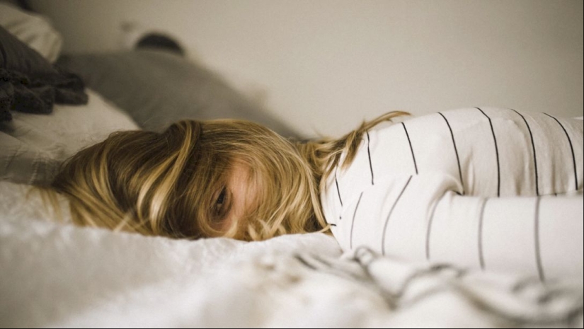 Sleep Procrastination, or Why we can't force ourselves to go to bed on time