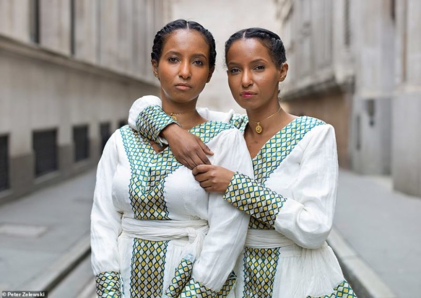 So similar, but so different: 20 incredible portraits of twins
