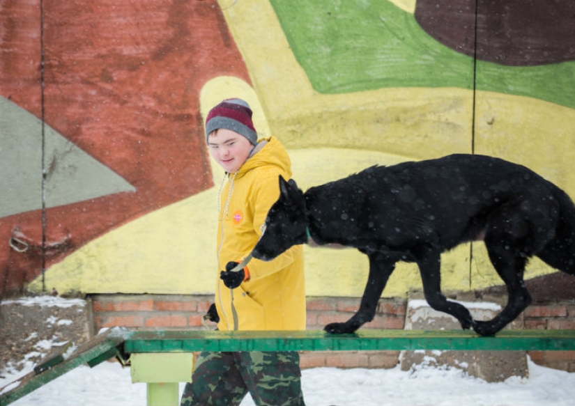 “Sol para mejor amigo”: cómo se ayudan perros y jóvenes con síndrome de Down